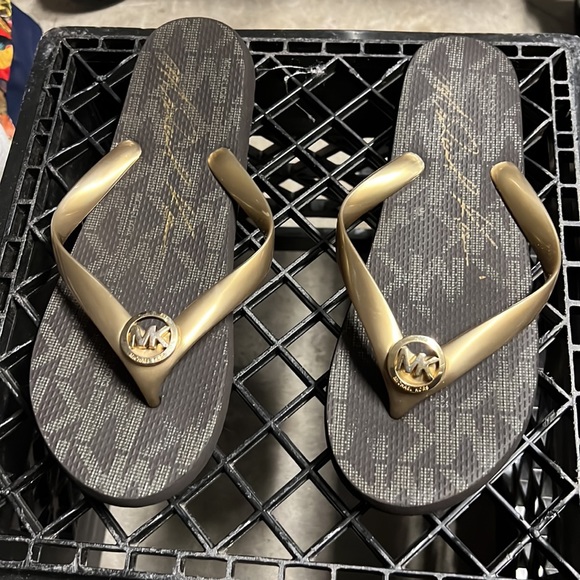 Michael Kors slides - Picture 2 of 6
